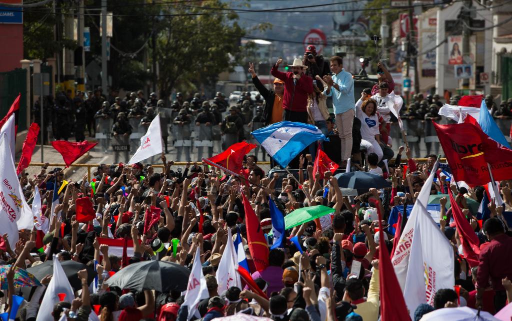 A crowded election rally in Honduras. Photo: Sean Hawkey